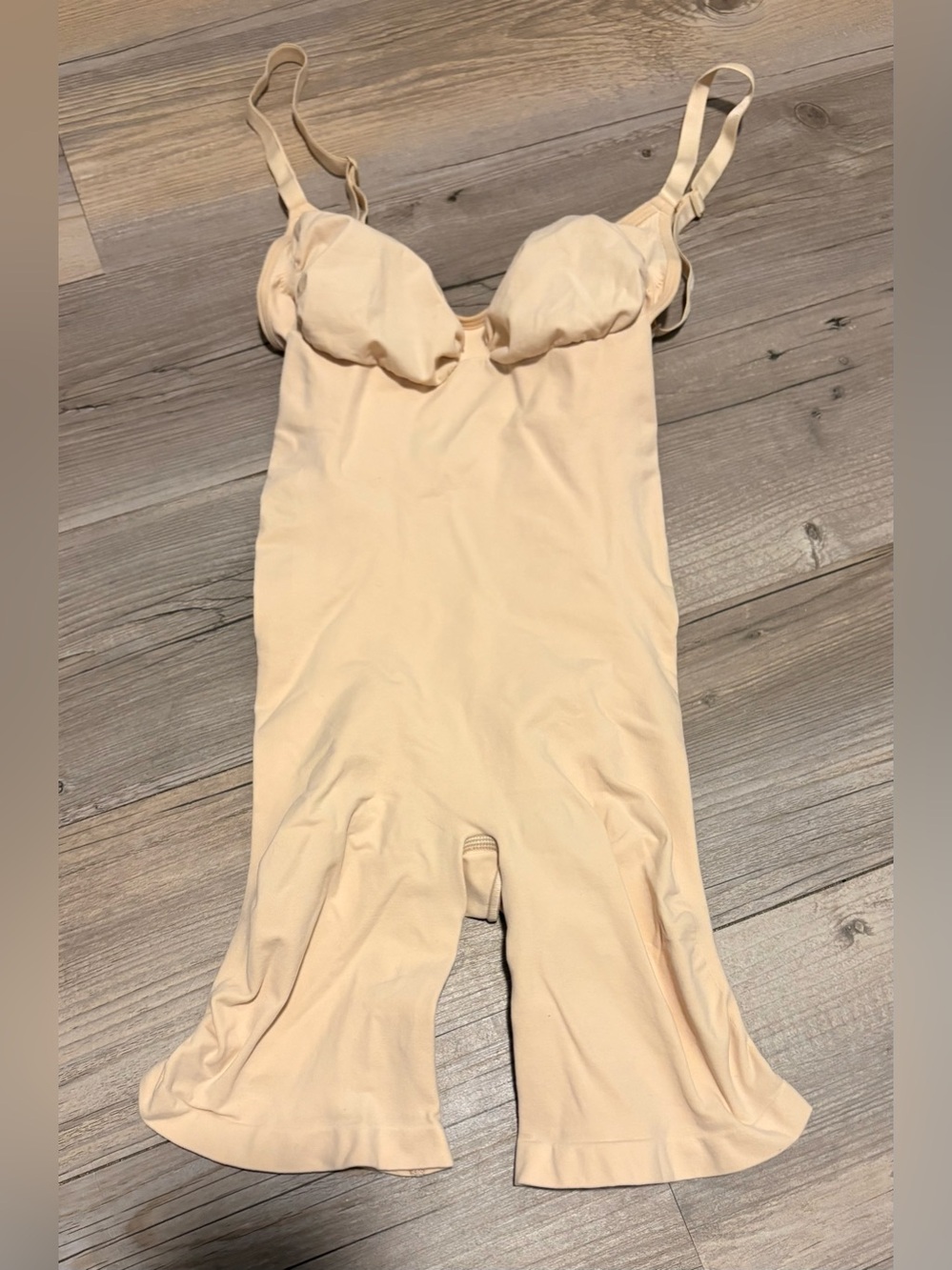 SKIMS Kim Kardashian sculpting mid thigh bodysuit medium new without tags